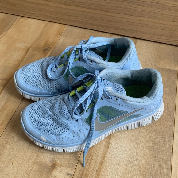 Nike Sneakers - Picture 3 of 4